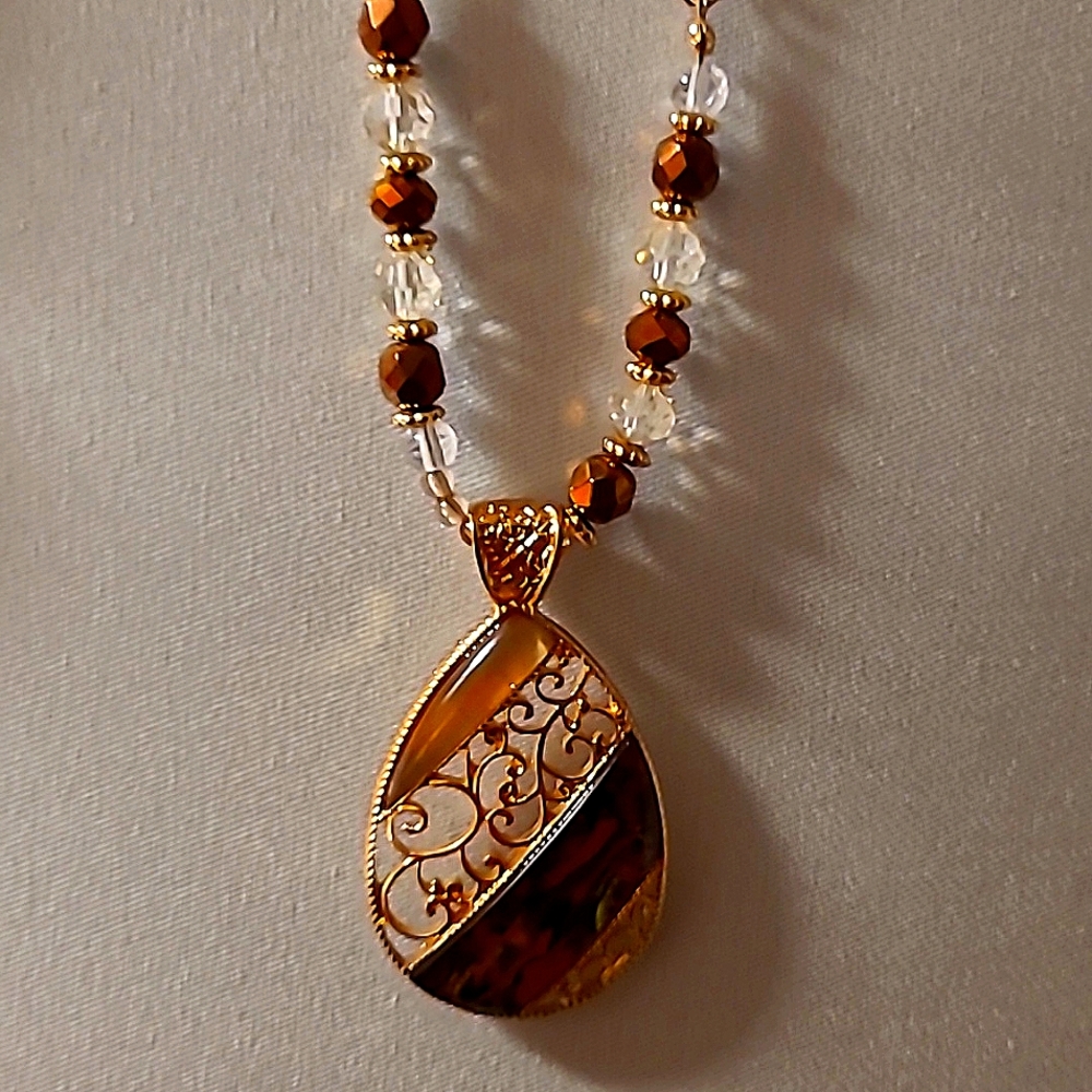 HIGH END FASHION JEWELRY, NECKLACE
